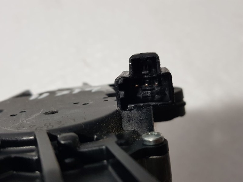 Recambio de motor limpia trasero para ford fiesta (cb1) trend referencia OEM IAM 8A61A17K441AA 0390201860 BOSCH