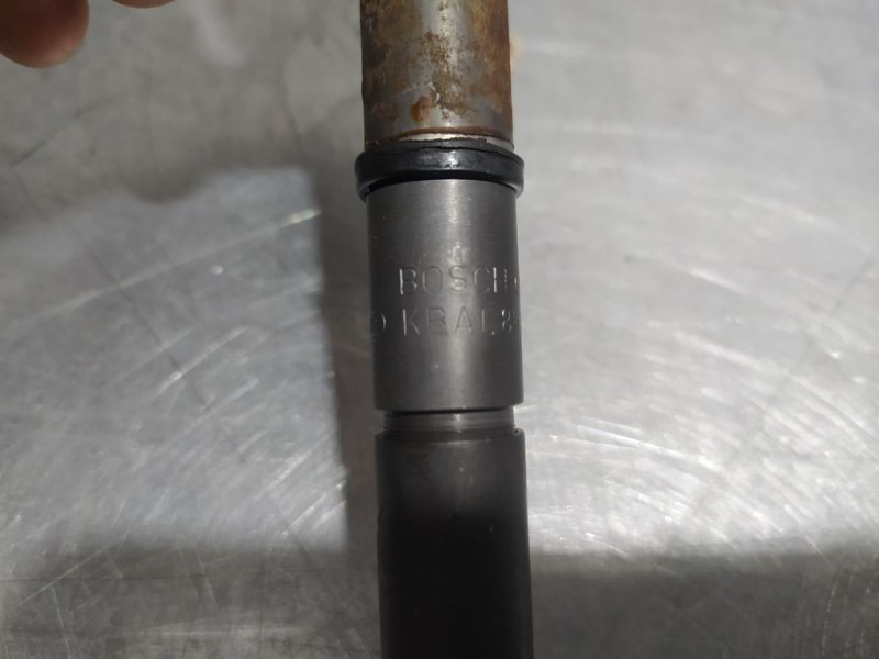 Recambio de inyector para nissan cabstar chasis cabina referencia OEM IAM KBAL85P48  BOSCH