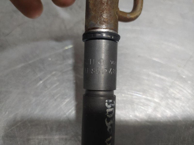 Recambio de inyector para nissan cabstar chasis cabina referencia OEM IAM KBAL85P48  BOSCH