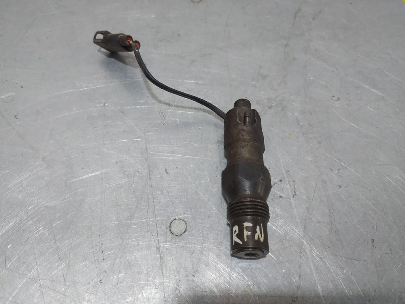 Recambio de inyector para ford mondeo berlina (gd) 1.8 turbodiesel cat referencia OEM IAM LDC008R01  LUCAS