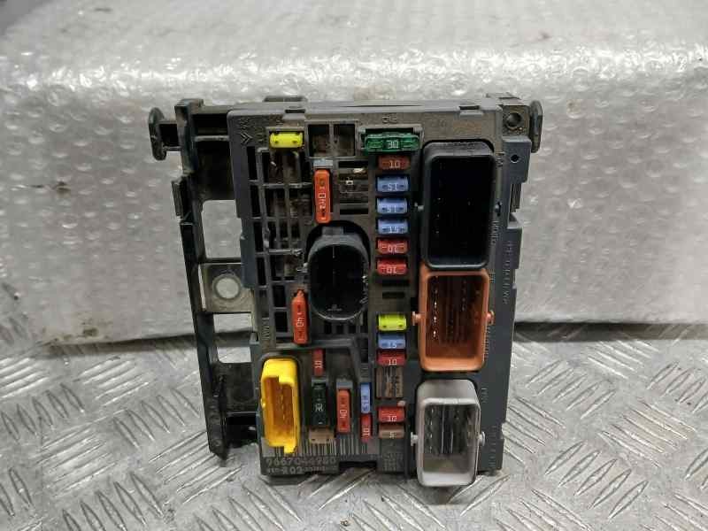 Recambio de caja reles / fusibles para peugeot 3008 sport pack referencia OEM IAM 9667044980 12765430 