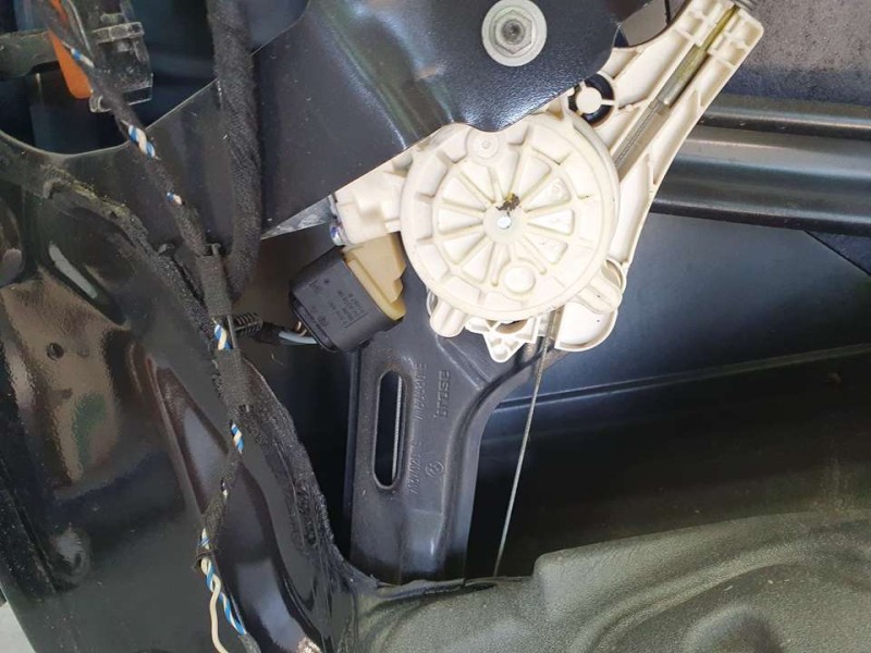 Recambio de elevalunas delantero derecho para bmw x5 (e70) 3.0d referencia OEM IAM 51337166380  ELECTRICO 6 PINES