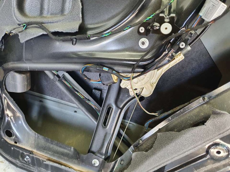 Recambio de elevalunas trasero derecho para bmw x5 (e70) 3.0d referencia OEM IAM 7137030S  ELECTRICO 6 PINES