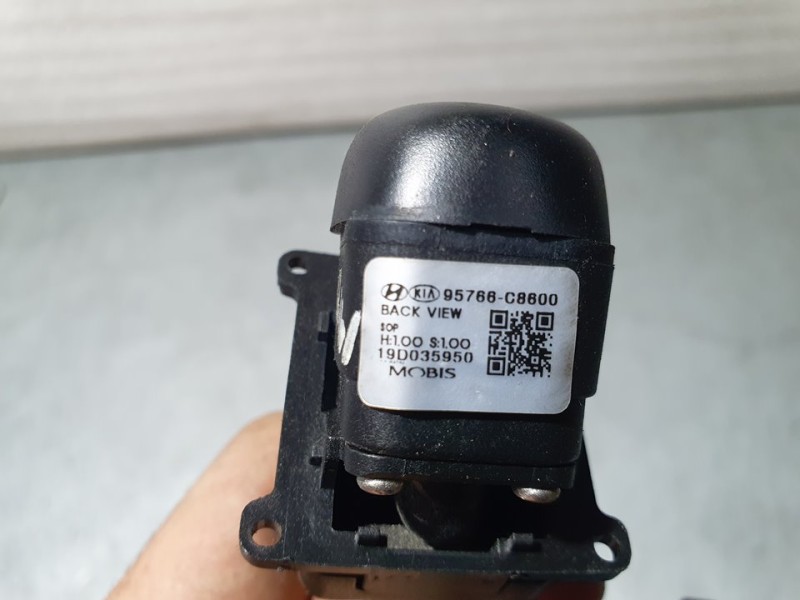 Recambio de camara vision trasera para hyundai i20 essence referencia OEM IAM 95766C8600 19D035950 MOBIS