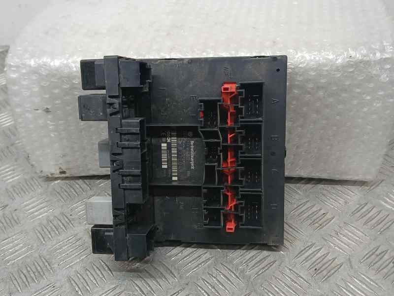 Recambio de caja reles / fusibles para volkswagen caddy ka/kb (2k) kombi referencia OEM IAM 3C8937049D F005V00744 BOSCH