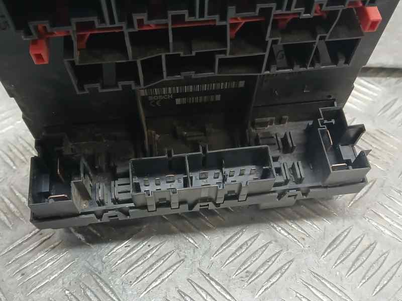 Recambio de caja reles / fusibles para volkswagen caddy ka/kb (2k) kombi referencia OEM IAM 3C8937049D F005V00744 BOSCH