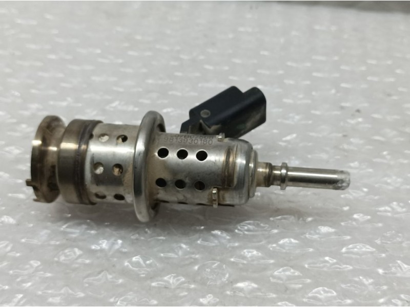 Recambio de inyector adblue para peugeot 2008 (p1) allure referencia OEM IAM 9813930180  