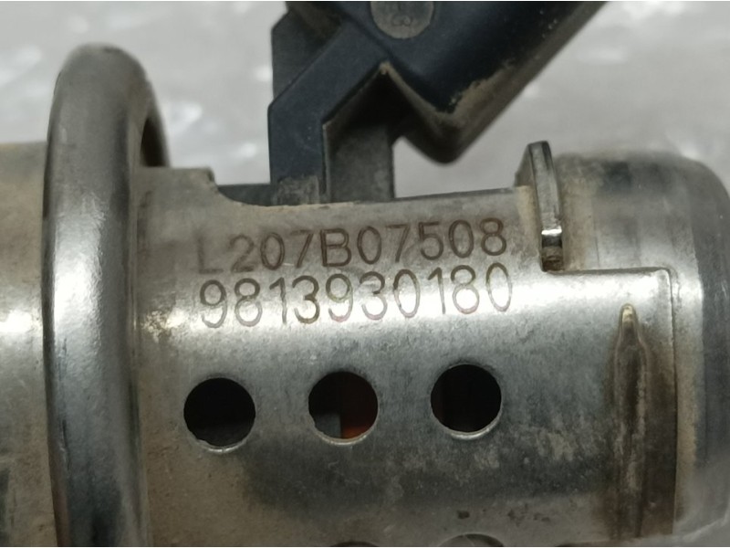 Recambio de inyector adblue para peugeot 2008 (p1) allure referencia OEM IAM 9813930180  