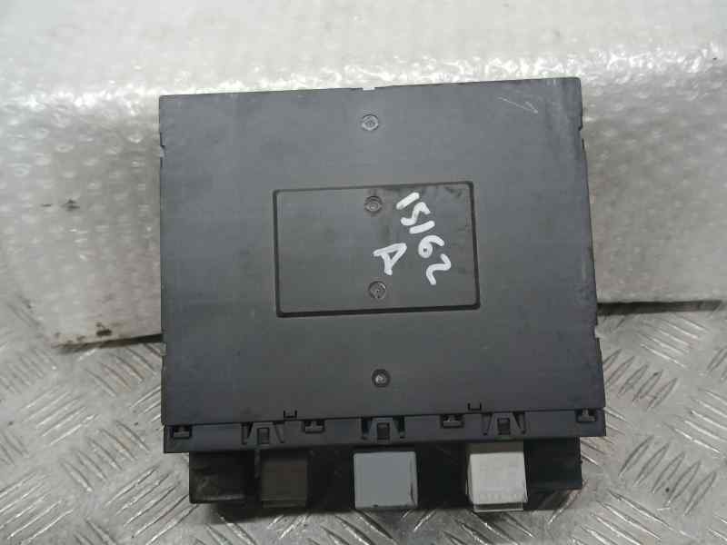 Recambio de caja reles / fusibles para volkswagen caddy ka/kb (2k) kombi referencia OEM IAM 3C8937049D F005V00744 BOSCH