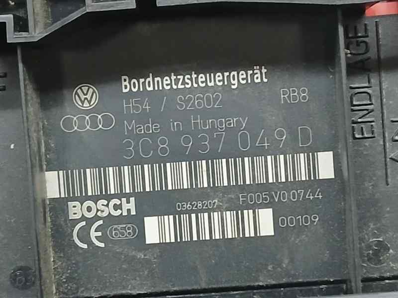 Recambio de caja reles / fusibles para volkswagen caddy ka/kb (2k) kombi referencia OEM IAM 3C8937049D F005V00744 BOSCH