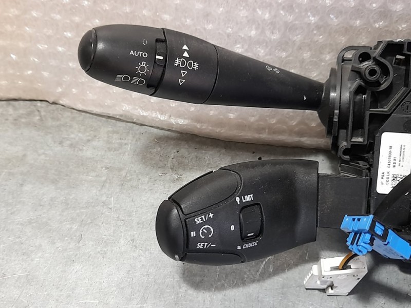 Recambio de mando luces y limpia para peugeot 3008 style referencia OEM IAM 96773911XT  