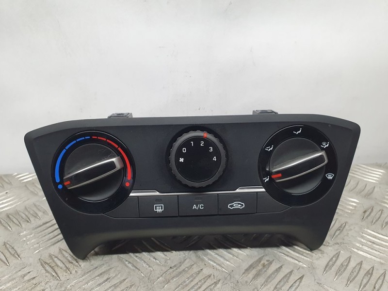 Recambio de mando calefaccion / aire acondicionado para hyundai i20 essence referencia OEM IAM 97250C8410 EC500ALERB 