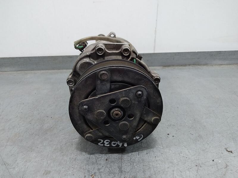 Recambio de compresor aire acondicionado para volkswagen polo berlina (6n2) trendline referencia OEM IAM 6N0820803B  