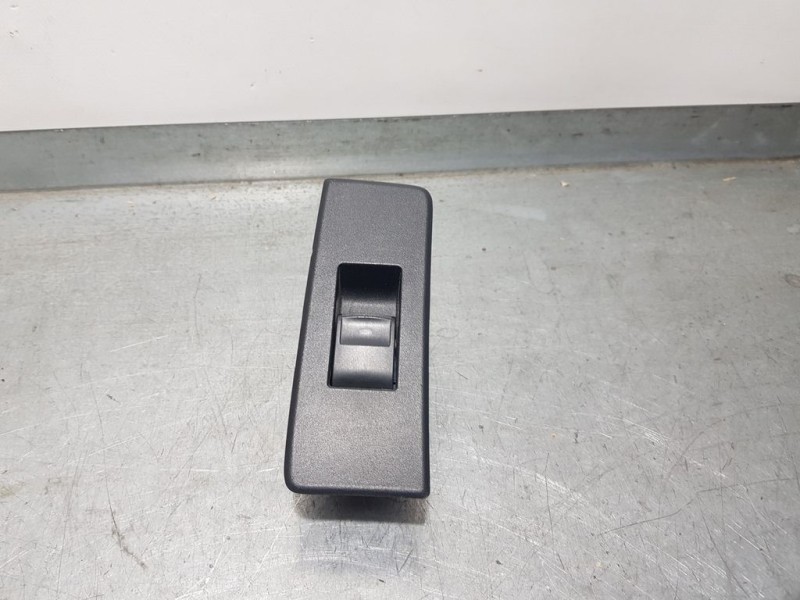 Recambio de mando elevalunas trasero derecho para toyota verso active referencia OEM IAM 8481005070  