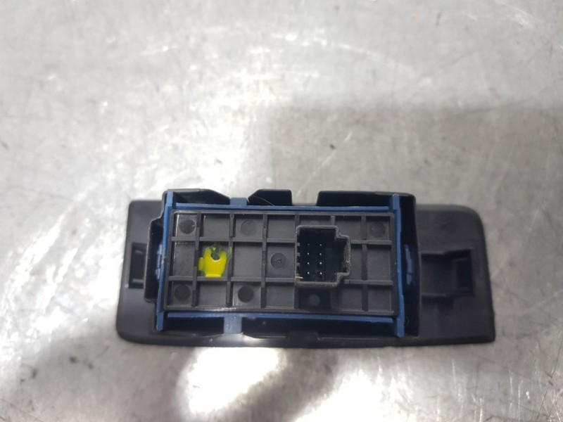 Recambio de mando elevalunas trasero derecho para toyota verso active referencia OEM IAM 8481005070  