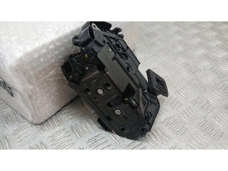 Recambio de cerradura puerta trasera derecha para volkswagen tiguan advance bmt referencia OEM IAM 5NA839016E  