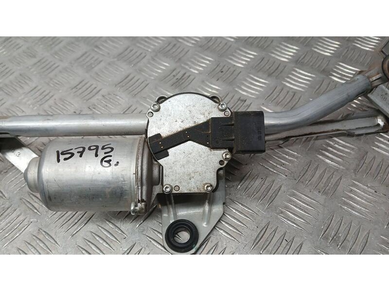 Recambio de motor limpia delantero para mg zs 1.5 vti referencia OEM IAM 10234228  