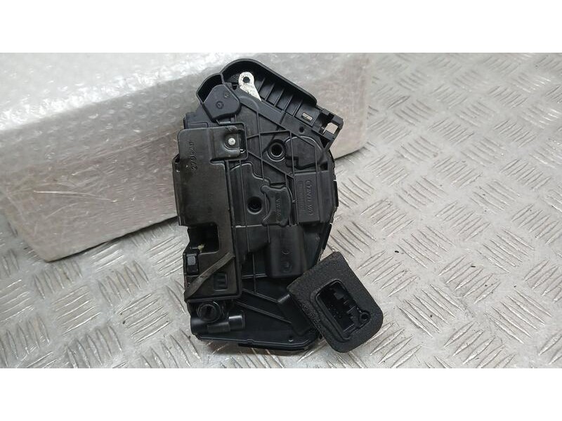 Recambio de cerradura puerta trasera derecha para volkswagen tiguan advance bmt referencia OEM IAM 5NA839016E  