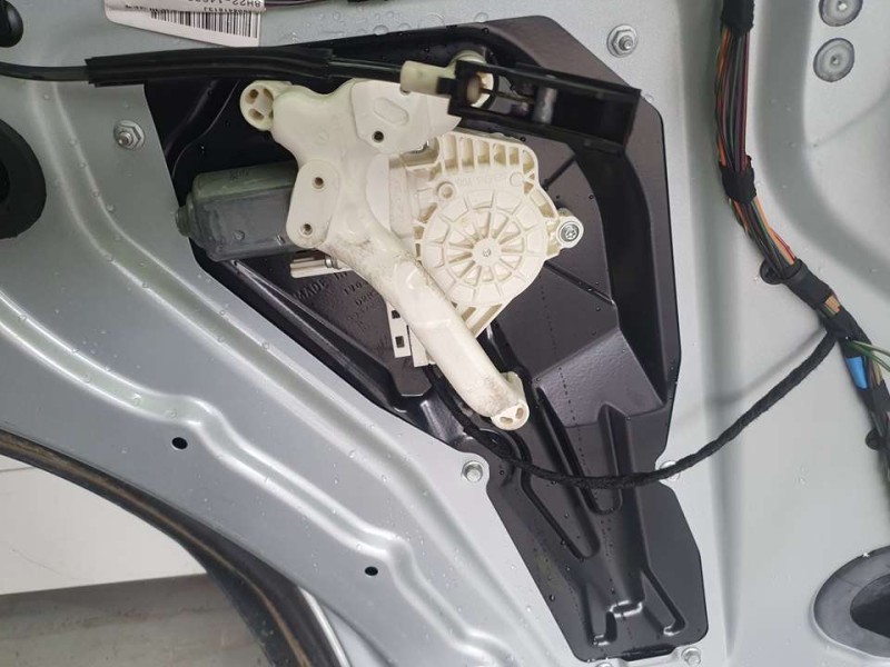 Recambio de elevalunas trasero izquierdo para land rover discovery v6 td s referencia OEM IAM CUH500250  ELECTRICO