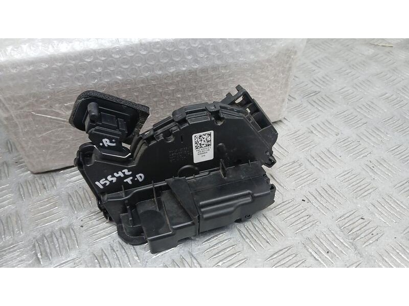 Recambio de cerradura puerta trasera derecha para volkswagen tiguan advance bmt referencia OEM IAM 5NA839016E  