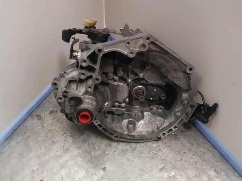 Recambio de caja cambios para citroën c3 1.4 referencia OEM IAM 20CQ13 1018640 5VELOCIDADES