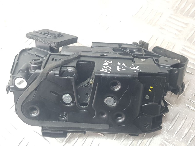 Recambio de cerradura puerta trasera izquierda para volkswagen tiguan advance bmt referencia OEM IAM 5NA839015E 7 PINS 