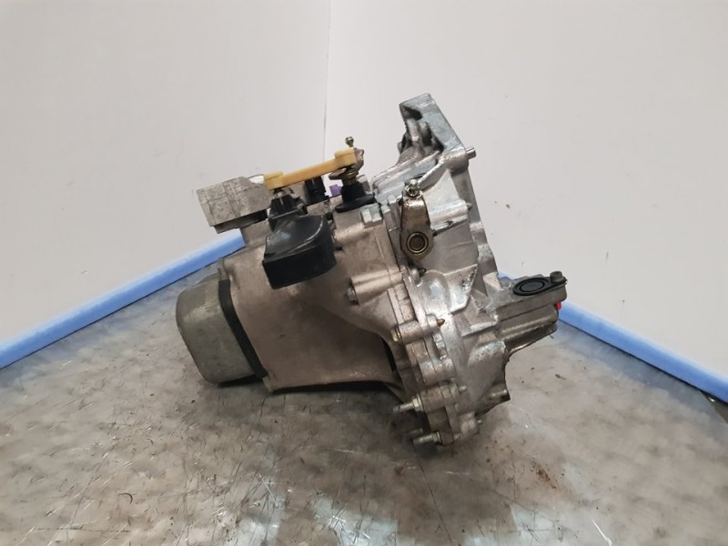 Recambio de caja cambios para citroën c3 1.4 referencia OEM IAM 20CQ13 1018640 5VELOCIDADES