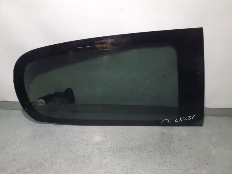 Recambio de luna trasera derecha para peugeot 108 active referencia OEM IAM 681300H120  ABATIBLE