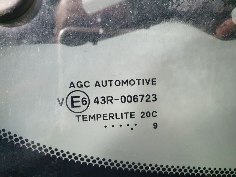 Recambio de luna trasera derecha para peugeot 108 active referencia OEM IAM 681300H120  ABATIBLE
