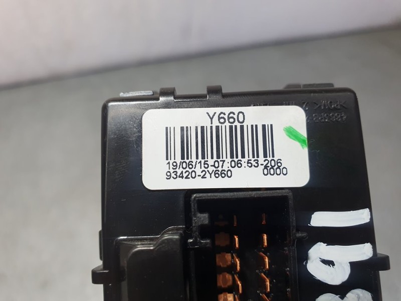 Recambio de mando limpia para hyundai ix20 gls style referencia OEM IAM 934202Y660  