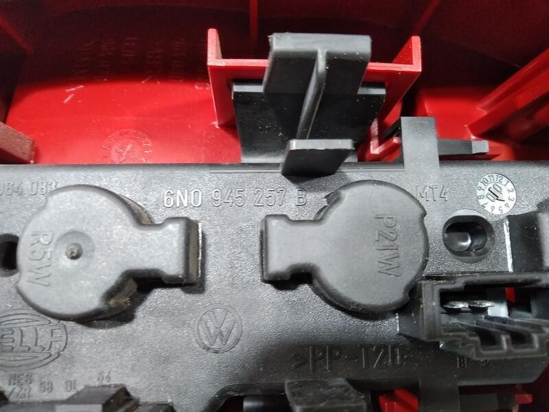 Recambio de piloto trasero derecho para volkswagen polo berlina (6n2) trendline referencia OEM IAM 6n0945257b 6N0945096H 