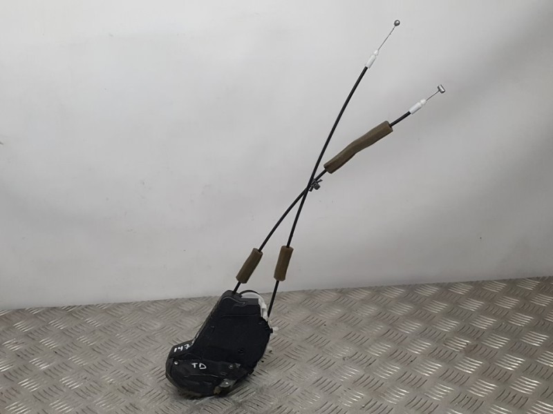 Recambio de cerradura puerta trasera derecha para honda cr-v comfort 4x4 referencia OEM IAM A047027  