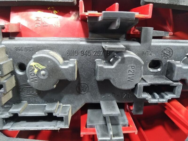 Recambio de piloto trasero izquierdo para volkswagen polo berlina (6n2) trendline referencia OEM IAM 6N0945095H 6n0945257b 