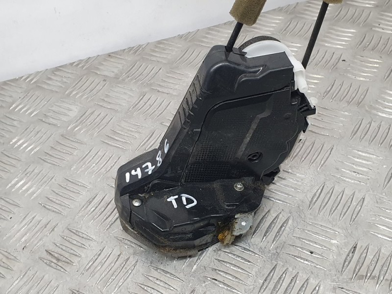 Recambio de cerradura puerta trasera derecha para honda cr-v comfort 4x4 referencia OEM IAM A047027  