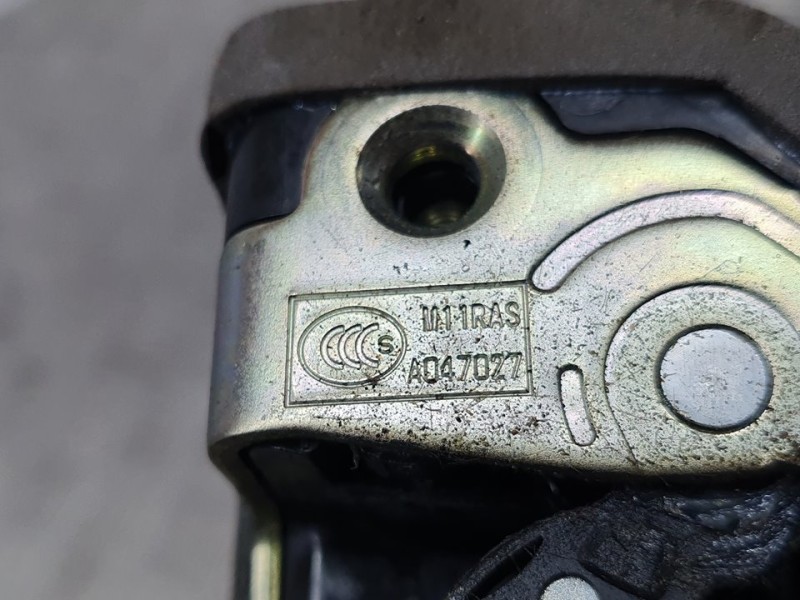 Recambio de cerradura puerta trasera derecha para honda cr-v comfort 4x4 referencia OEM IAM A047027  