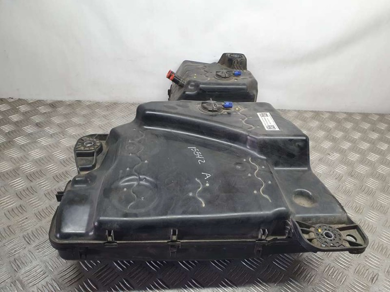 Recambio de deposito adblue para volkswagen tiguan advance bmt referencia OEM IAM 5QF131877N KOF2659649J 
