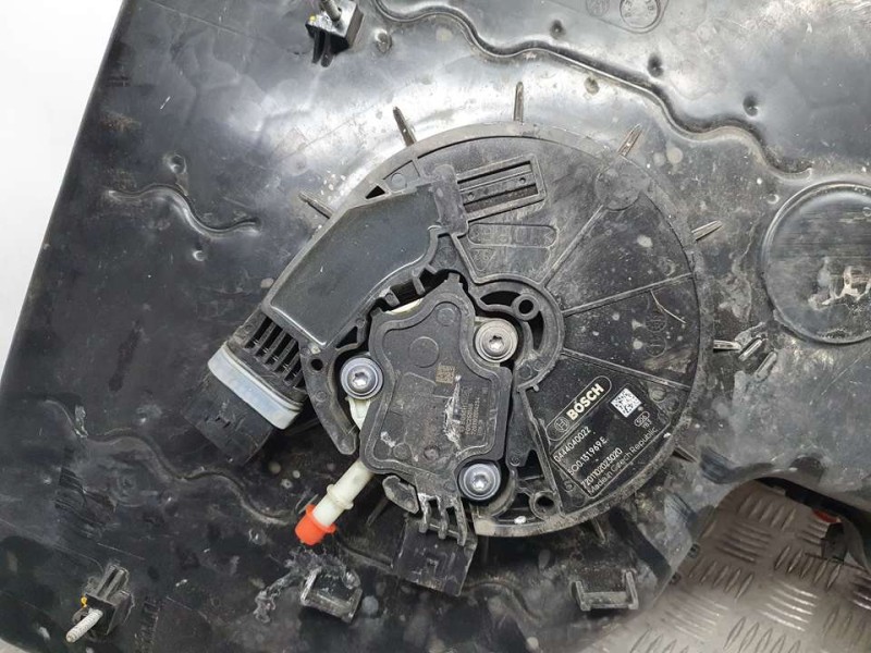 Recambio de deposito adblue para volkswagen tiguan advance bmt referencia OEM IAM 5QF131877N KOF2659649J 