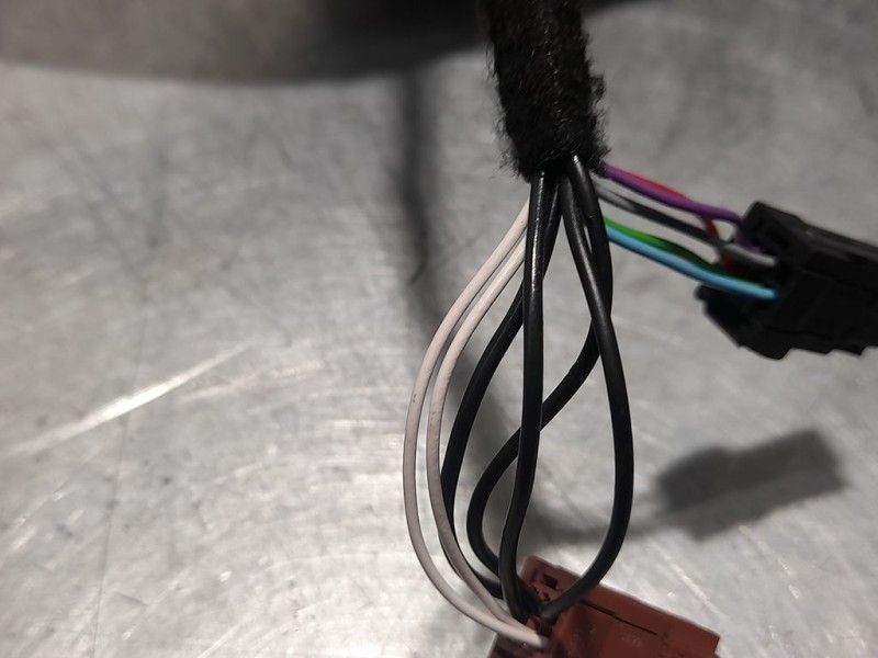 Recambio de retrovisor derecho para peugeot 208 allure referencia OEM IAM 232673078  ELECTRICO , TOCADO