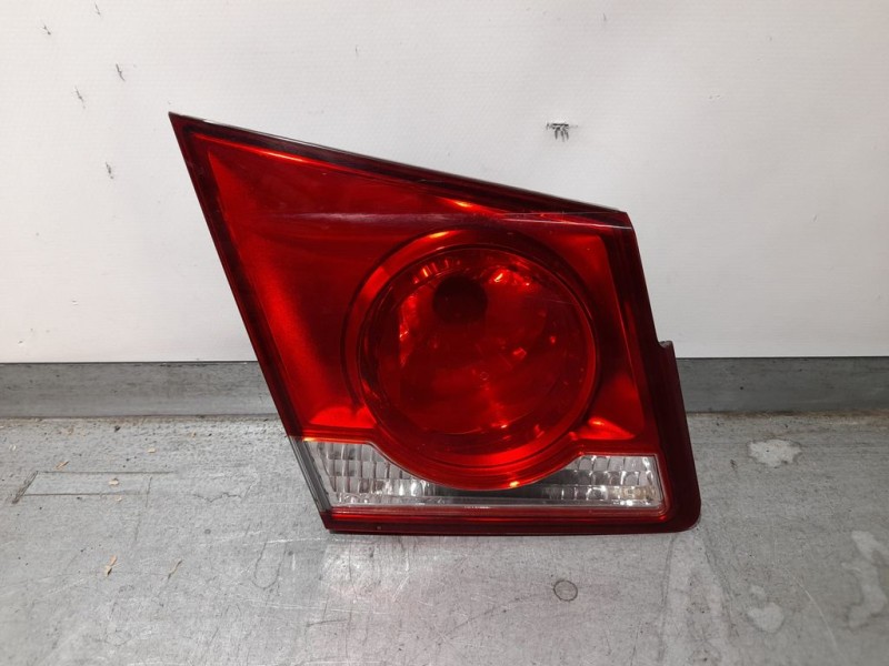 Recambio de piloto trasero izquierdo para chevrolet cruze lt referencia OEM IAM 95130772  INTERIOR