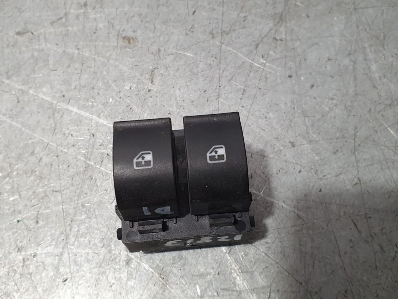 Recambio de mando elevalunas delantero izquierdo para fiat bravo (198) 1.4 16v t jet active referencia OEM IAM 10508A144  