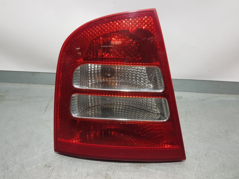 Recambio de piloto trasero izquierdo para skoda octavia berlina (1u2) elegance referencia OEM IAM 1U6945111C  