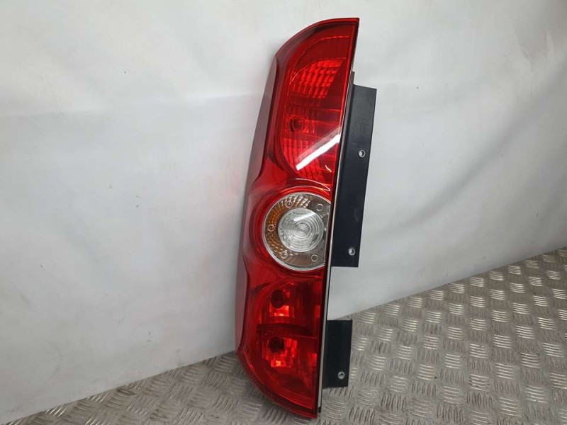 Recambio de piloto trasero izquierdo para fiat doblo cargo basis maxi kasten referencia OEM IAM SIN REF  