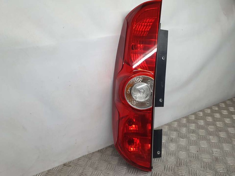 Recambio de piloto trasero izquierdo para fiat doblo cargo basis maxi kasten referencia OEM IAM SIN REF  