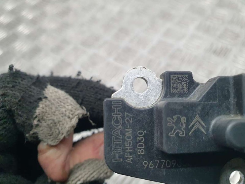 Recambio de caudalimetro para citroën c3 aircross feel referencia OEM IAM 9677093080 AFH50M27 HITACHI