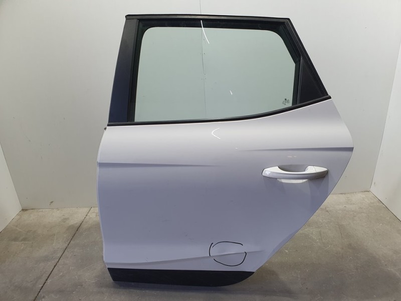 Recambio de puerta trasera izquierda para seat arona style go referencia OEM IAM 6F9833051E  TOCADA