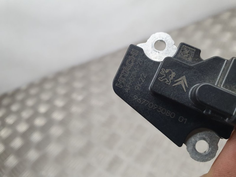 Recambio de caudalimetro para peugeot 308 active bussines referencia OEM IAM 9677093080 AFH50M27 HITACHI