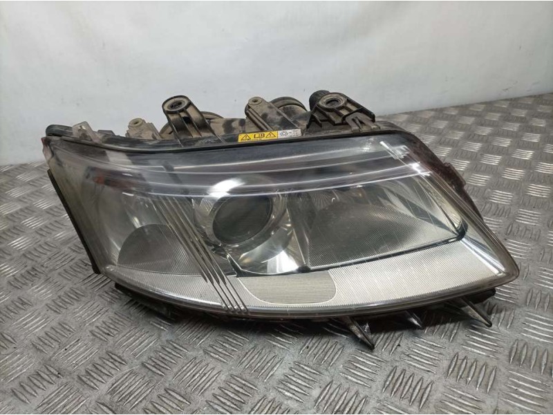 Recambio de faro derecho para saab 9-3 berlina 2.2 tid vector referencia OEM IAM 5327861  XENÓN