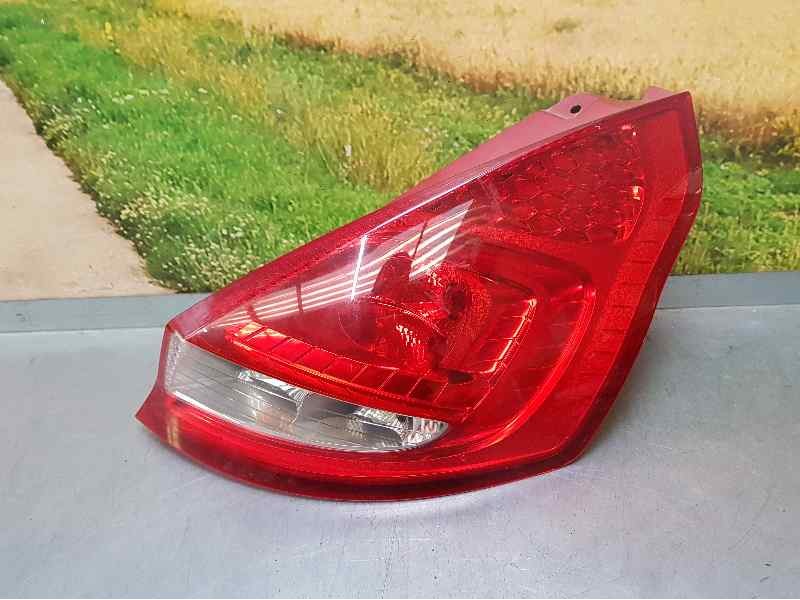 Recambio de piloto trasero derecho para ford fiesta (cb1) ambiente referencia OEM IAM 8A6113404AC  ROZADO VER FOTOS