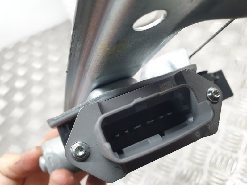 Recambio de elevalunas trasero derecho para peugeot 5008 active referencia OEM IAM 9682808680 912028105 BROSE ELECTRICO