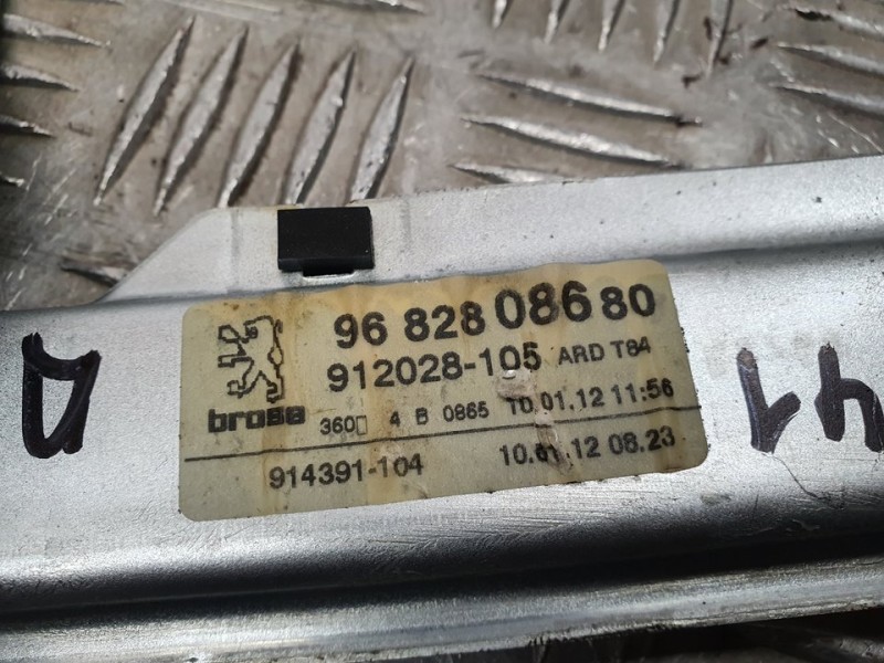 Recambio de elevalunas trasero derecho para peugeot 5008 active referencia OEM IAM 9682808680 912028105 BROSE ELECTRICO